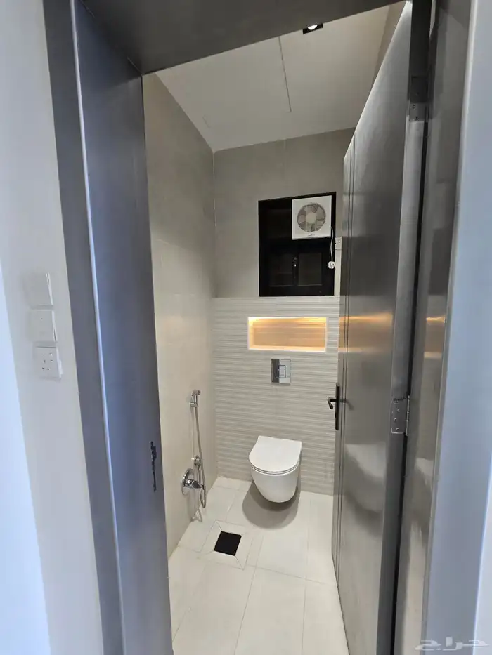 للبيع شقق علويه وارضيه المعارض طريق ابها الخميس 8