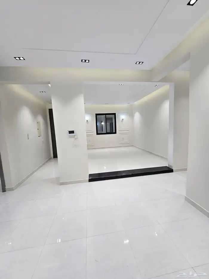 للبيع شقق علويه وارضيه المعارض طريق ابها الخميس 13