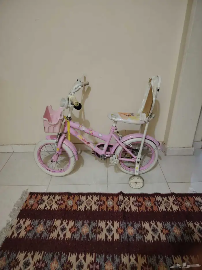 دراجه للبنات وكرسي طعام للاطفال وكرسي هزاز جميعهم مستعملين 0