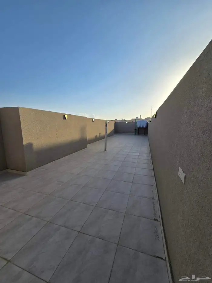 للبيع شقق علويه وارضيه المعارض طريق ابها الخميس 26