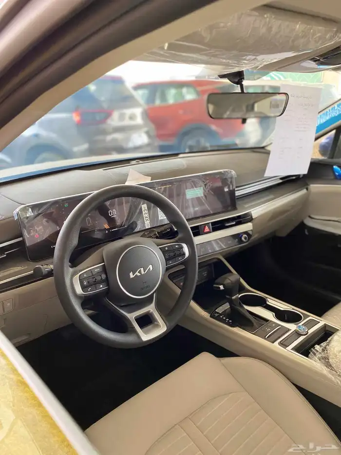 كيا K5 2025 خارجي لون ببسي داخلي بيج حساسات أمامية وخلفية 10