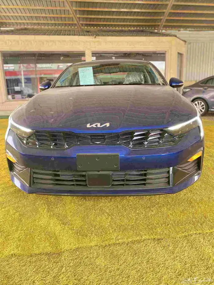 كيا K5 2025 خارجي لون ببسي داخلي بيج حساسات أمامية وخلفية 3