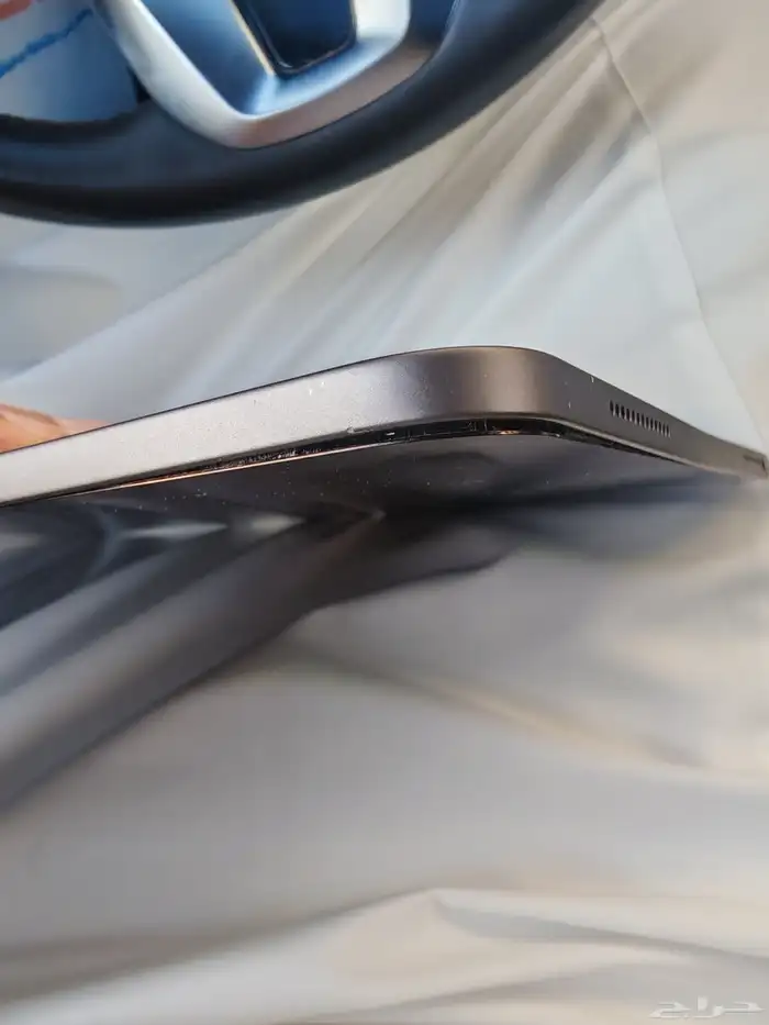 Ipad pro 11 2018 نظيف مع عيب في الشاشة 3