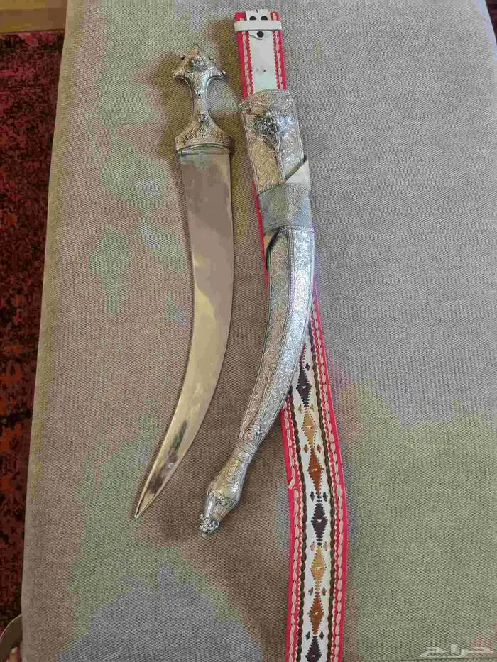 جنبيه مقفل فضه شغل قديمه. طولها 65 سم 1