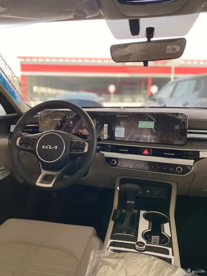 كيا K5 2025 خارجي لون ببسي داخلي بيج حساسات أمامية وخلفية 12