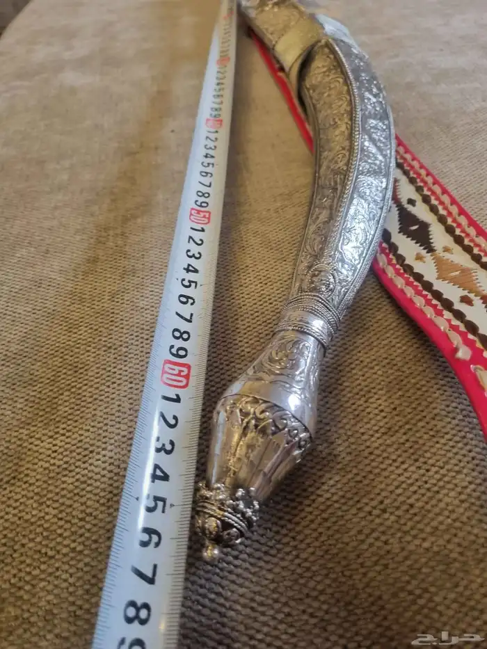 جنبيه مقفل فضه شغل قديمه. طولها 65 سم 4