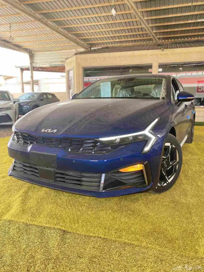 كيا K5 2025 خارجي لون ببسي داخلي بيج حساسات أمامية وخلفية 4