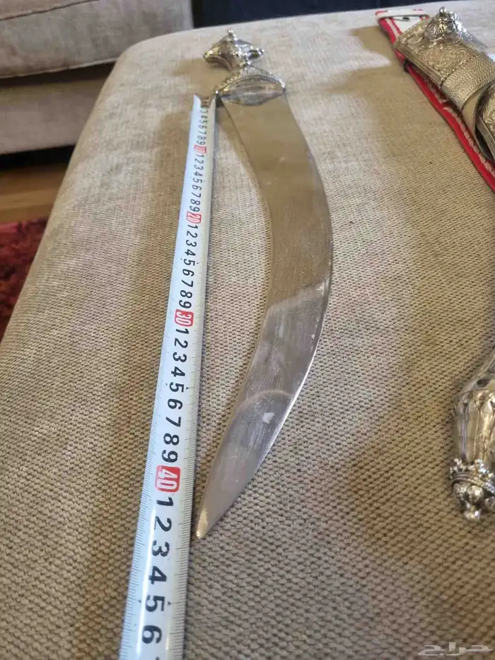 جنبيه مقفل فضه شغل قديمه. طولها 65 سم 2