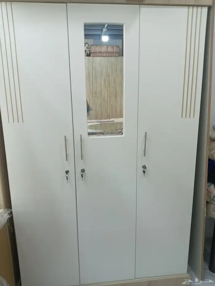 دولاب ثلاثي جديد ونظيف 1
