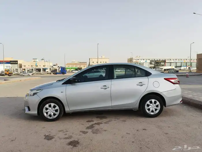 تويوتا يارس 2017 E 2