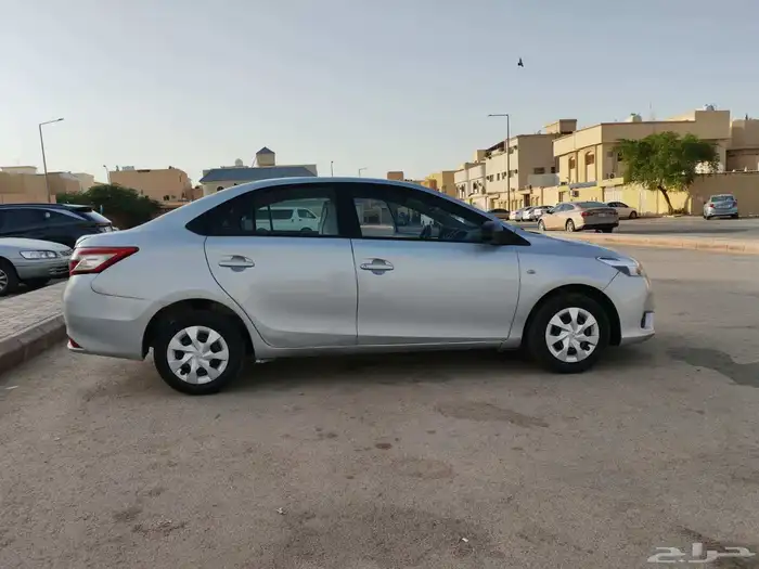 تويوتا يارس 2017 E 9