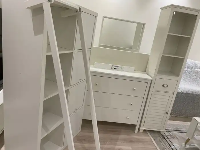 دوالب وتسريحه ورف للبيع نظيفه جدا 1