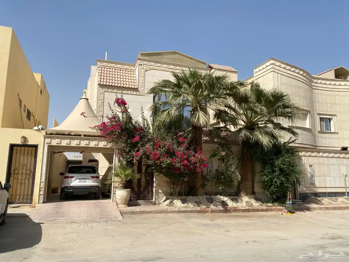 فيلا فاخرة للبيع حي عرقه 1