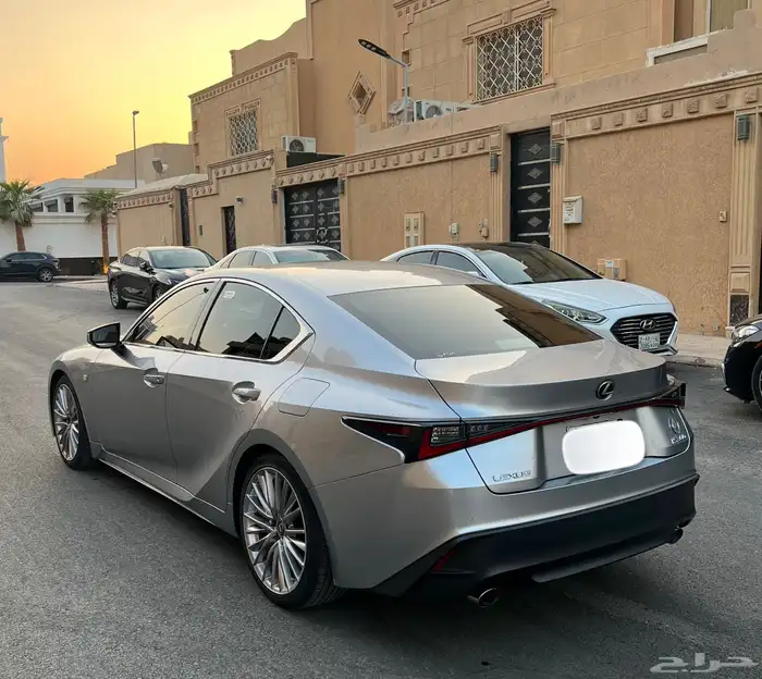 لكزس lS 2021 6
