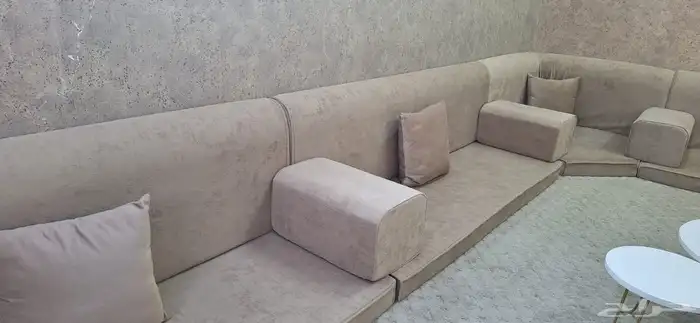 مجلس 3.75 في 4.5 مع سجاد مع طاولة ضيافة 2