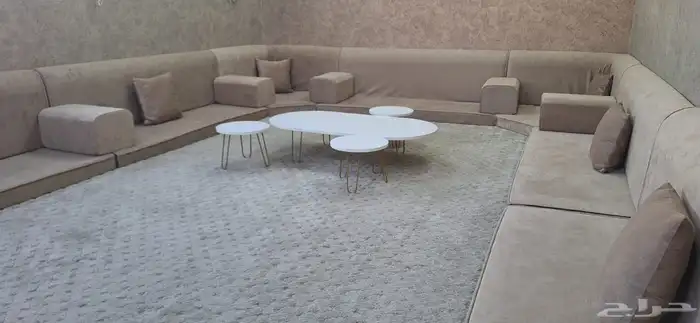 مجلس 3.75 في 4.5 مع سجاد مع طاولة ضيافة 3