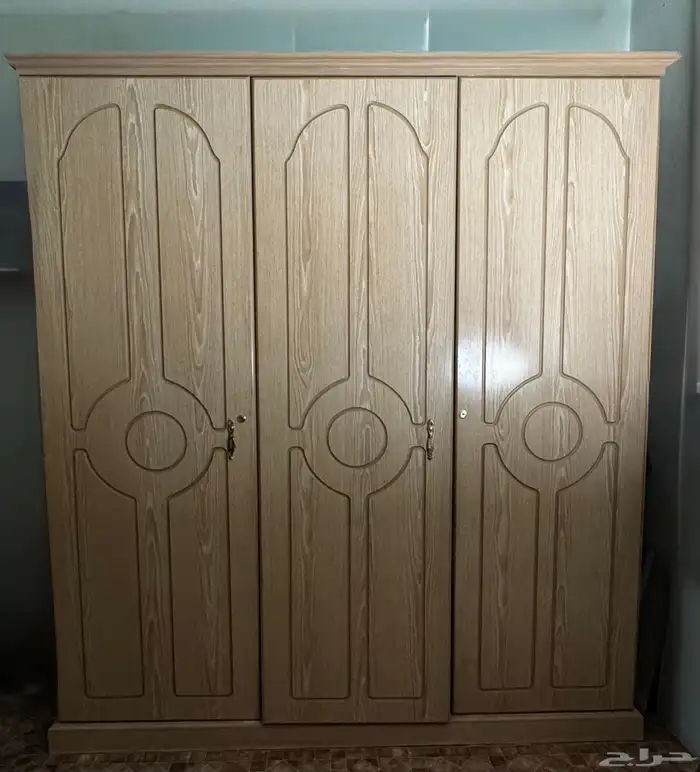 دواليب ملابس وتسريحة ومراية 50 ريال 1