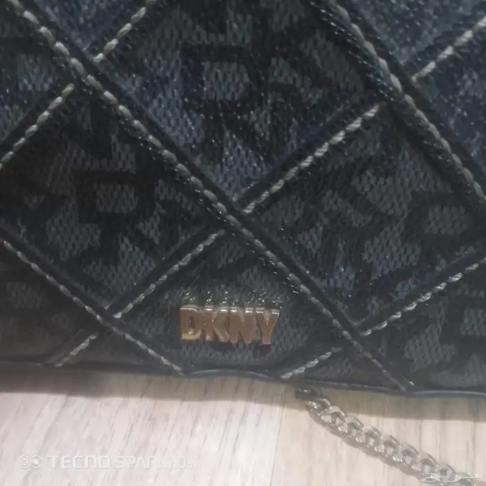 شنطه مع حذيان ماركه دكني شرط نظافه جدا جدا جدا 0