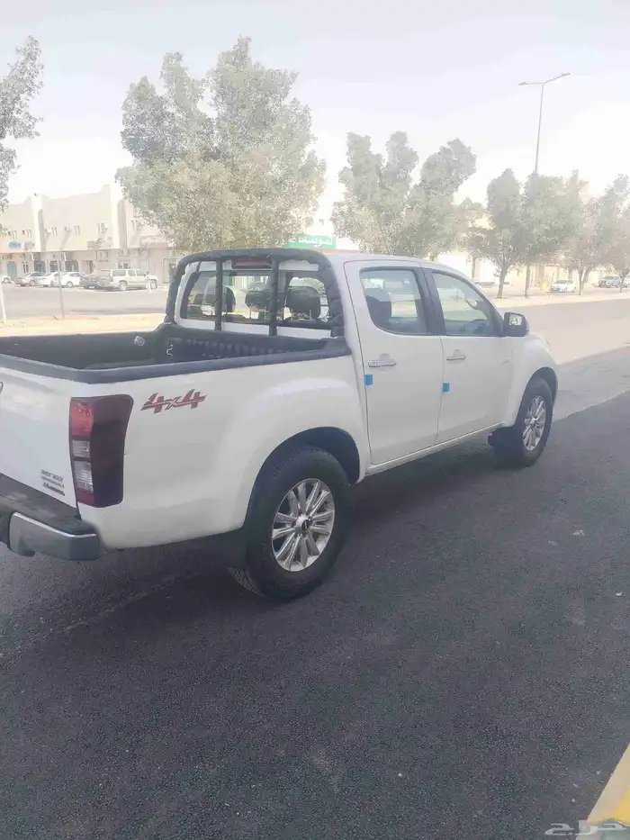 للبيع يسوزو موديل 2019 دبل 10