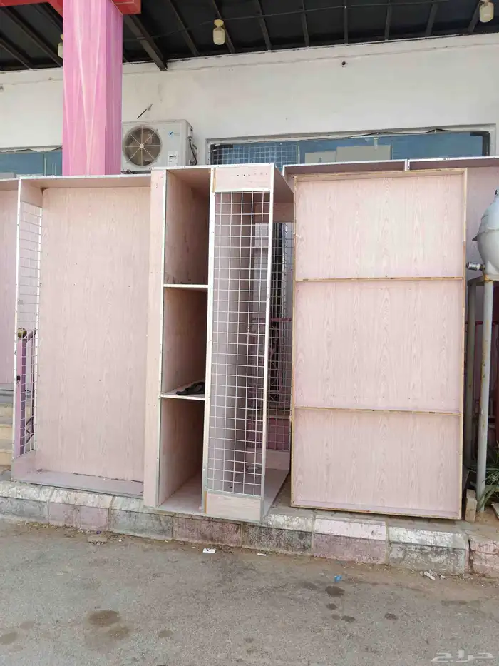 طاولات محل نضاف جدآ يوجد كميه كبيره بسعر مغري البيع مزاحميه 0