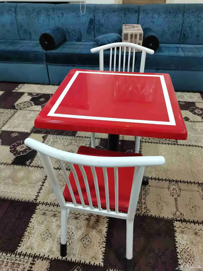 طاولة طعام مقاس 80 في 80 شبه جديده استخدام بسيط جدا 0