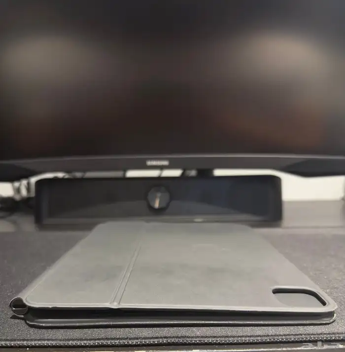 للبيع ايباد برو M1 Ipad pro و Magic keyboard ماجك كيبورد 11