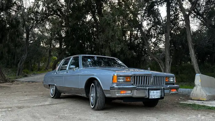 سياره كلاسيك نادره لإيجار 9