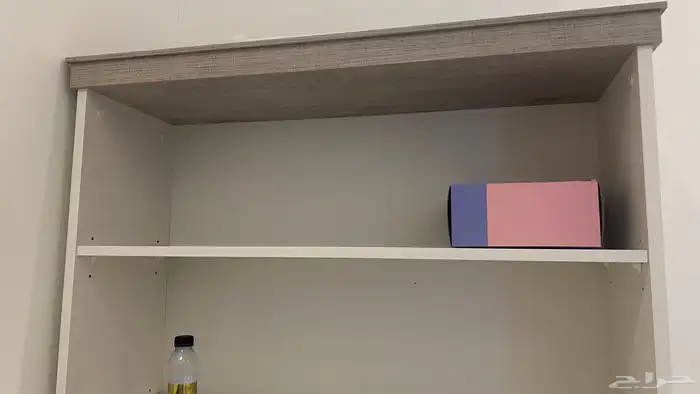 رفوف مكتبيه بيضاء من هوم سنتر بدون اي خربات 0