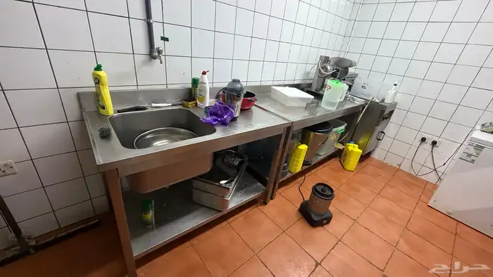 مطعم لتقبيل بجميع اغراضه الموضحه لكم في الصور 17