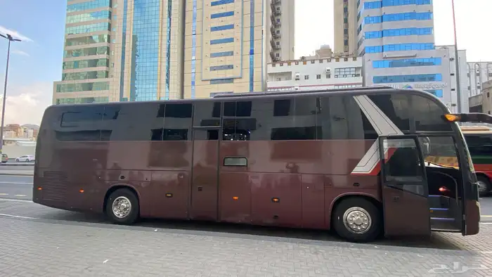 للبيع باص كنج لونج 50 راكب موديل 2013الصامل يتواصل معي واتس 2