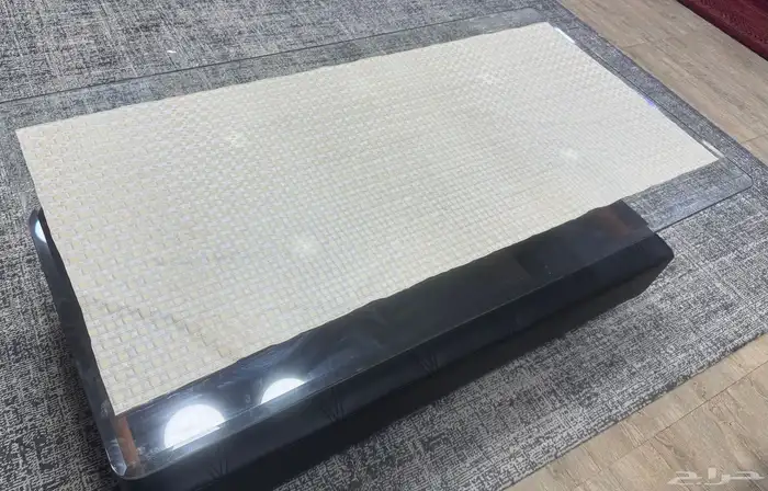 طاوله زجاج وجلد 0