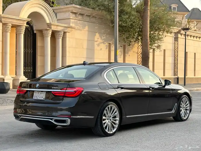 بي ام 740 2016 0