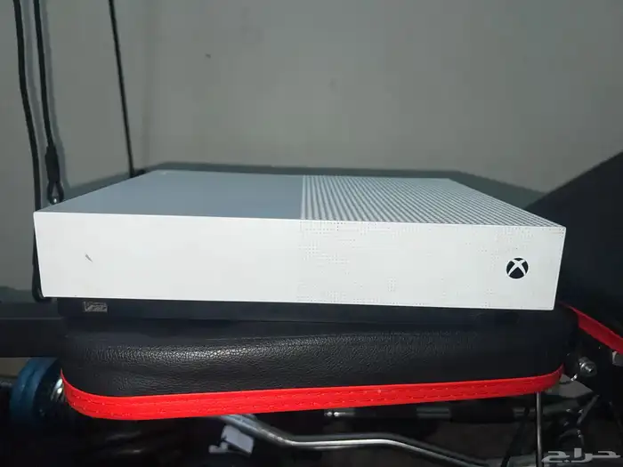 Xbox one s حالته نظيفه يحتاج له سفت وير وتنظيف فقط 1