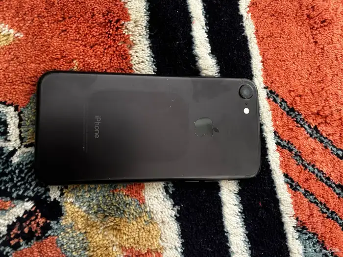 آيفون 7 للبيع 1