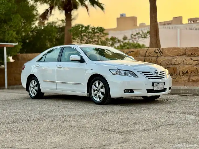 للبيع تويوتا كامري 2007 ((فل كامل))((نظيفة)) 1