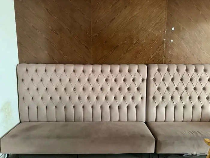 كنب وابواب خشب وكرسي وجاهز كاشير وثريا جداريه 0