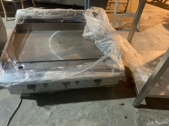 معدات مطعم وكفي شبه جديدة 4