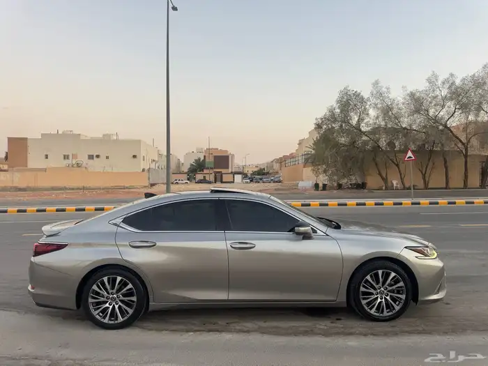 لكزس ES 350 2019 5