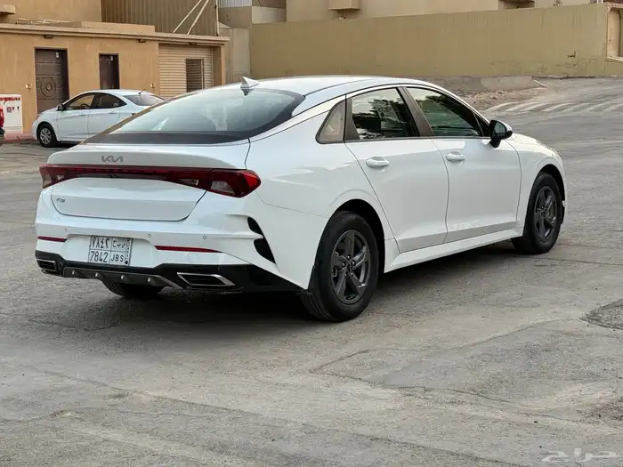 كيا K5 2022 إستاندر 2.0 5