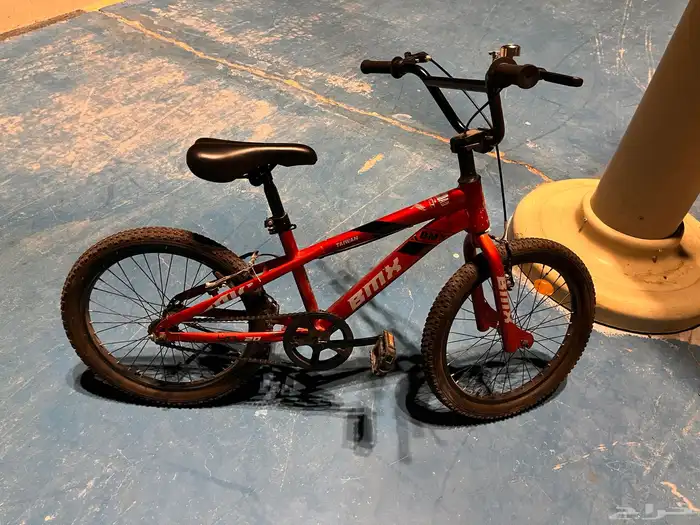 دراجة BMX شبه جديدة   مستخدمة 3 أشهر فقط بحالة ممتازة 0