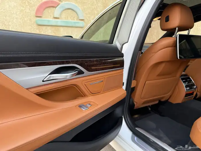 بي ام دبليو 2020 Li 730 32