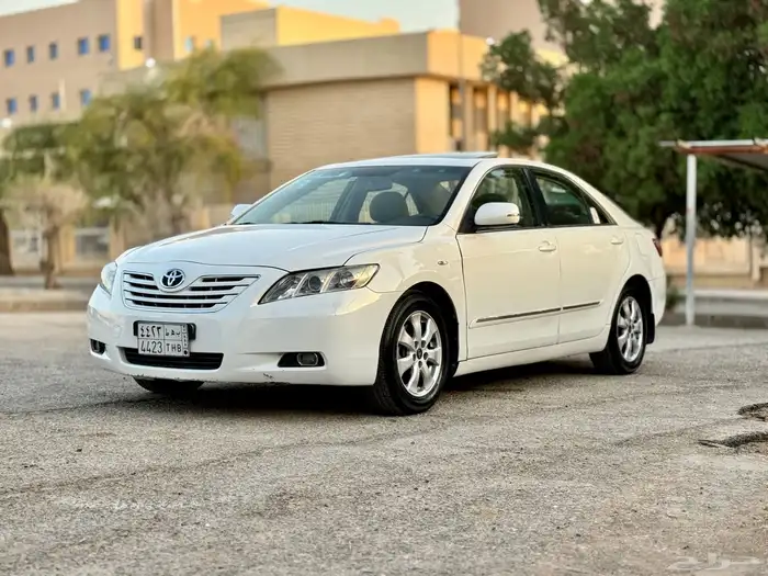 للبيع تويوتا كامري 2007 ((فل كامل))((نظيفة)) 2