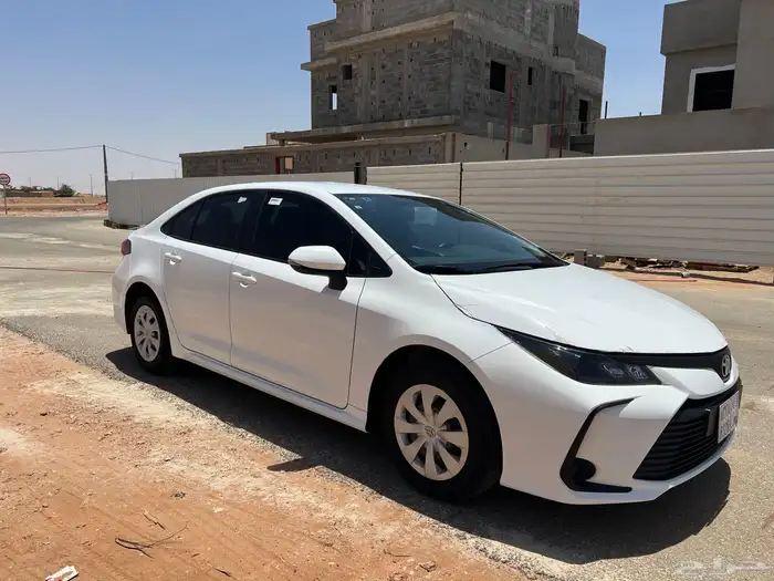 كورولا 2022 أبيض 1600 ماشي 55000 مثبت سرعة وحساسات 13