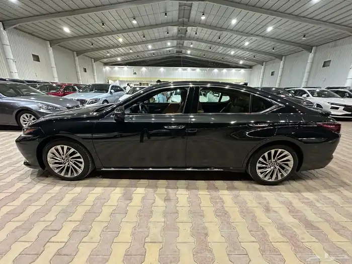 لكزس ES 350 موديل 2023 فل كامل DD نظيفة جدا 6