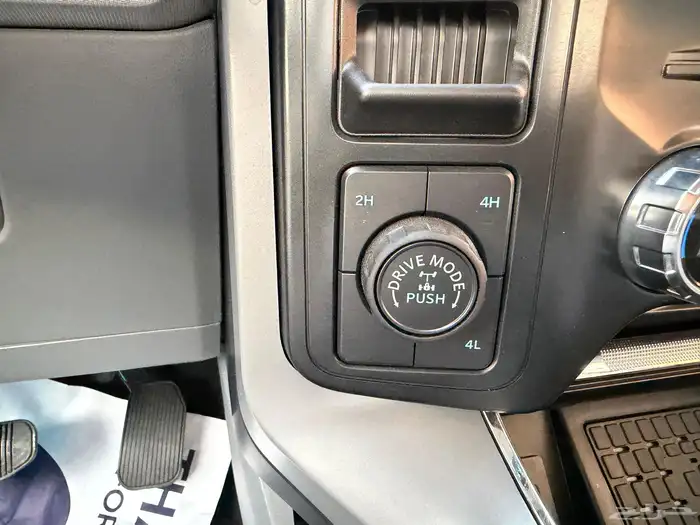 f150 LARIAT v8 اف 150 لاريت ((اصفار)) 2024 15