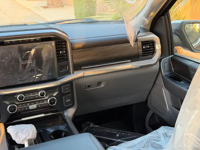 f150 LARIAT v8 اف 150 لاريت ((اصفار)) 2024 13