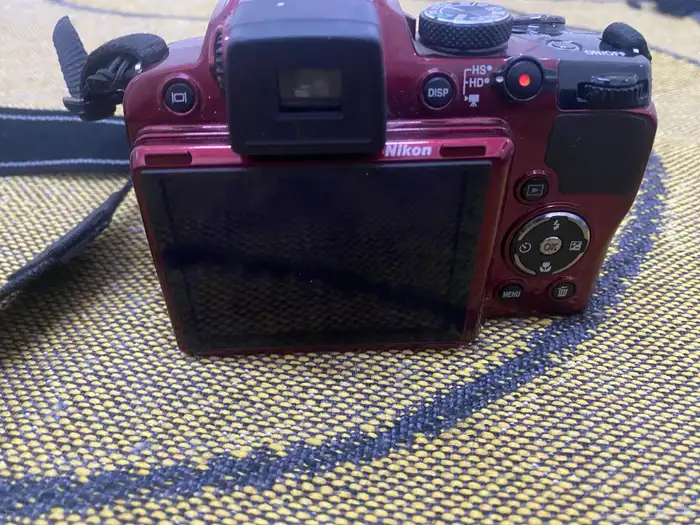 للبيع كاميرا Nikon Coolpix P500 2