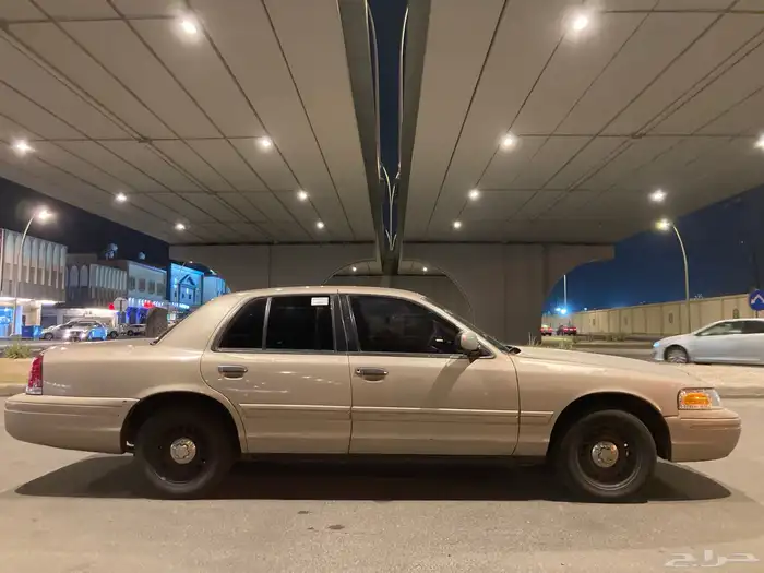 فورد كراون فكتوريا1998بوليسي نظيف ماشي318الف 1