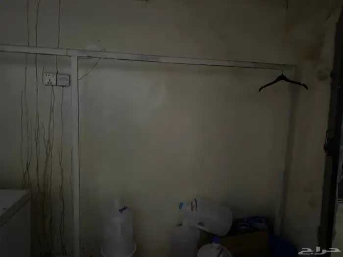 أدوات بوفيه ورفوف محل 28