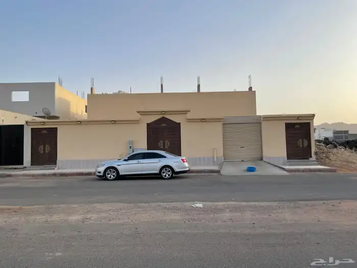 للبيع دور في حي السكب مساحة الأرض800 6